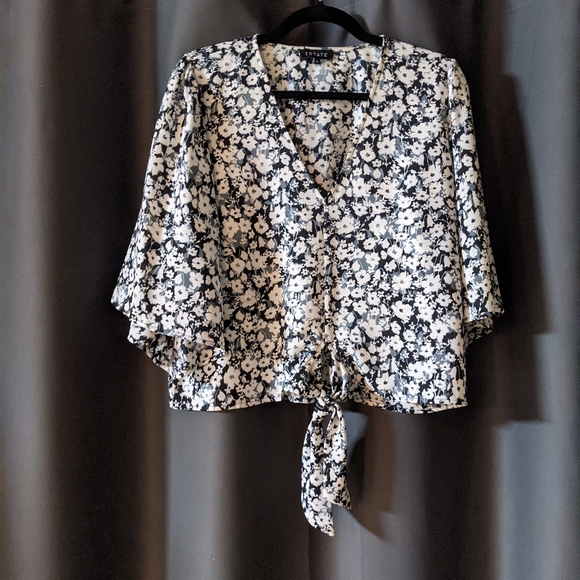 1. State Tops - 1. STATE V-neck blouse bell  sleeves flowy front tie grey & white floral pattern